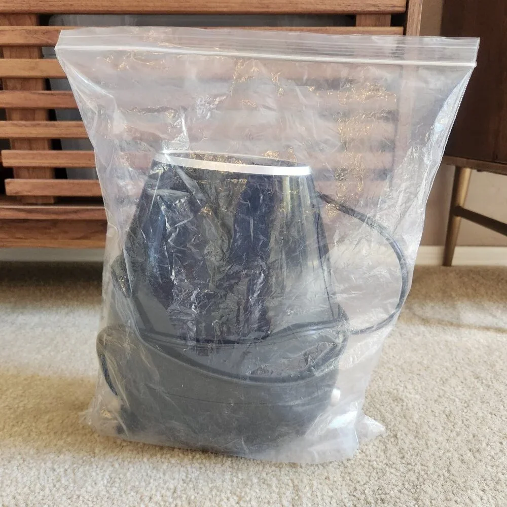 Slim/low profile 1.8L humidifier for bedside or desk--great for allergie… - Picture 6 of 6